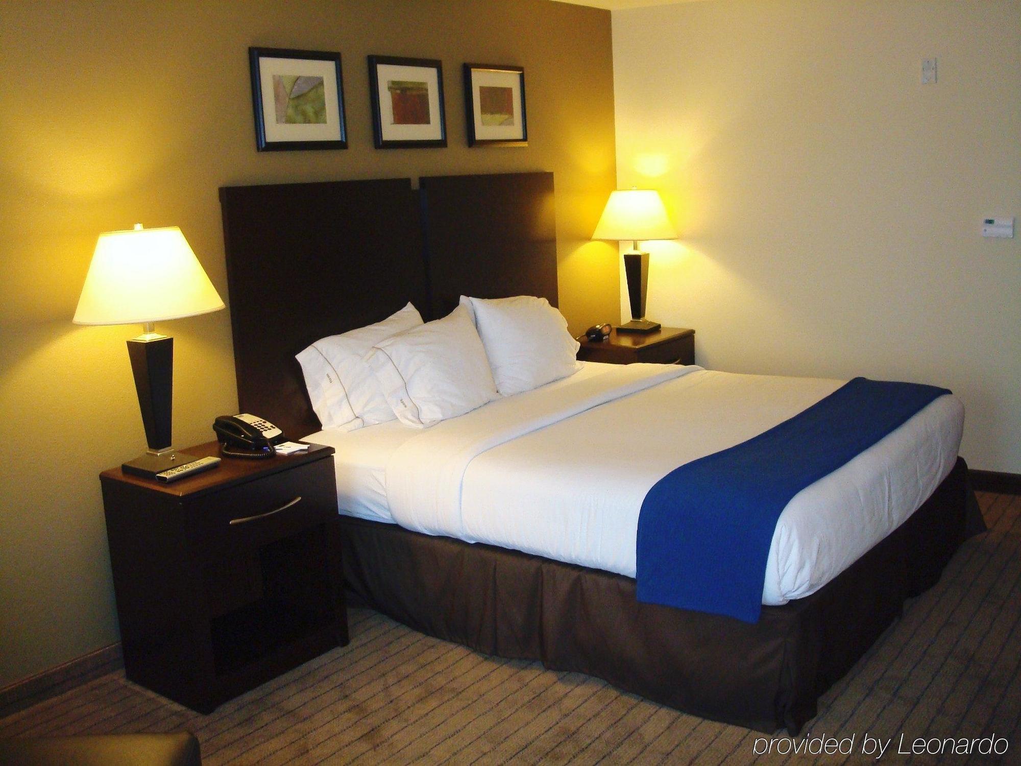 Express & Fresno Area By Ihg Hotel