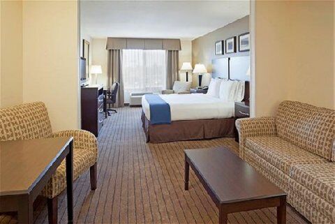 Express & Fresno Area By Ihg Hotel